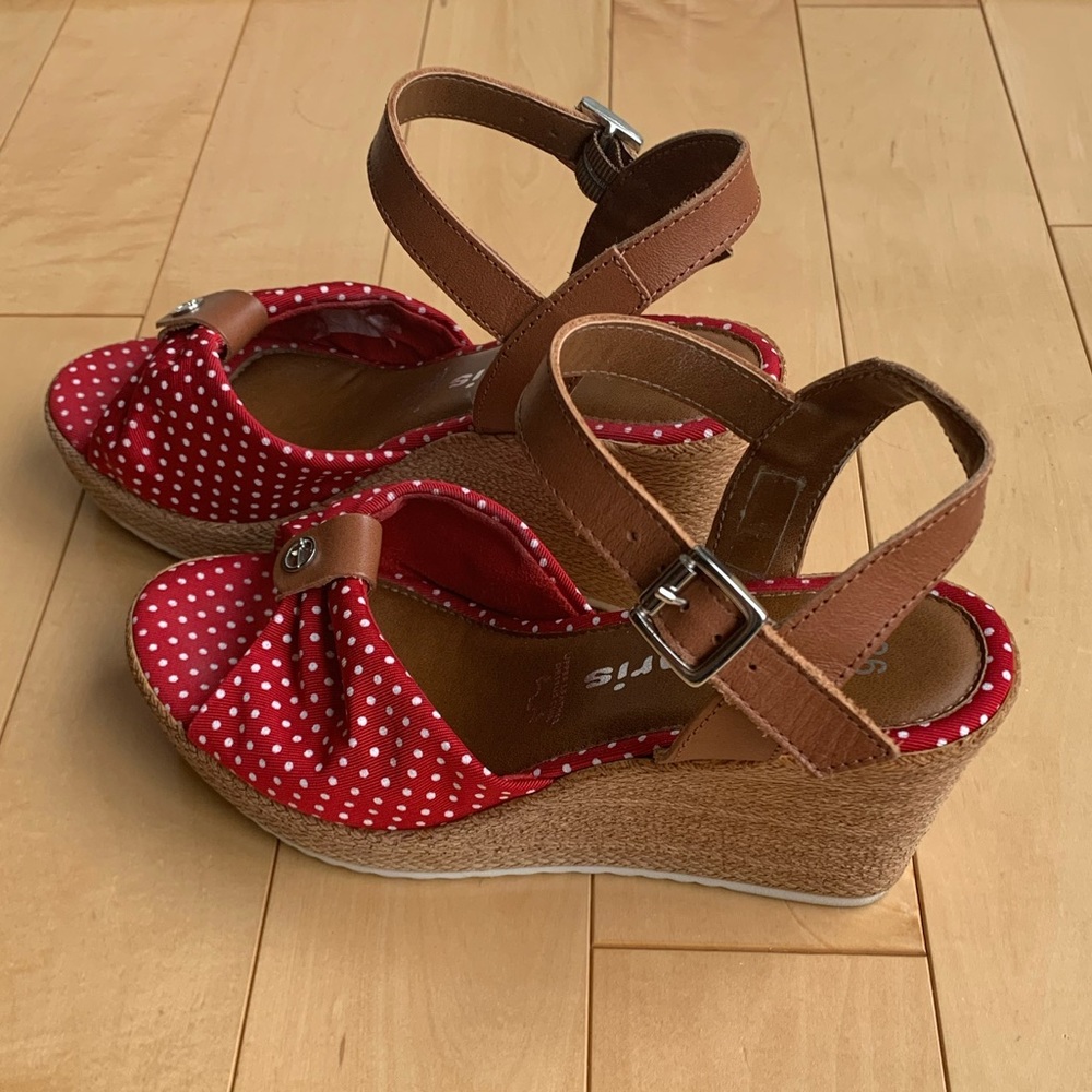 Wedge sandals